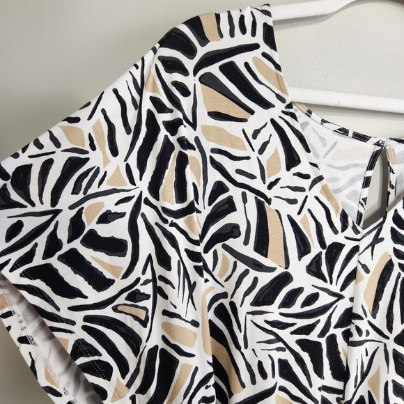 Loft Beach Romper Womens XL Black Beige White Flutter Sleeves Tie Belt vacay - Picture 4 of 15